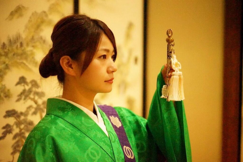 呼吸が深まり心が落ち着く。お寺でやさしくご詠歌体験